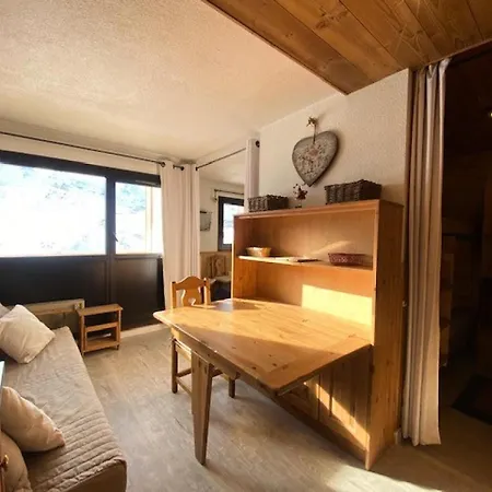 Apartmán Vanoise - Location: Belle Vue, 4 Personnes Chaleureux, Centre Station Mae-9047 *
